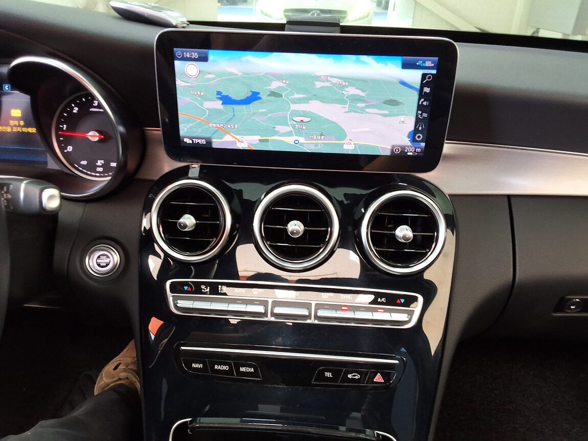 MERCEDES-BENZ C-CLASS (4TH GEN) C220 d 4MATIC AVANTGARDE 2020 - zdjęcie 25