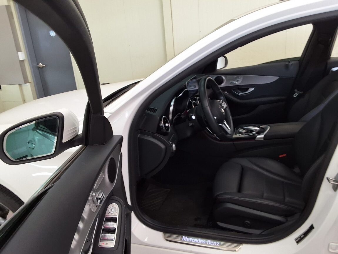 MERCEDES-BENZ C-CLASS (4TH GEN) C220 d 4MATIC AVANTGARDE 2020 - zdjęcie 11