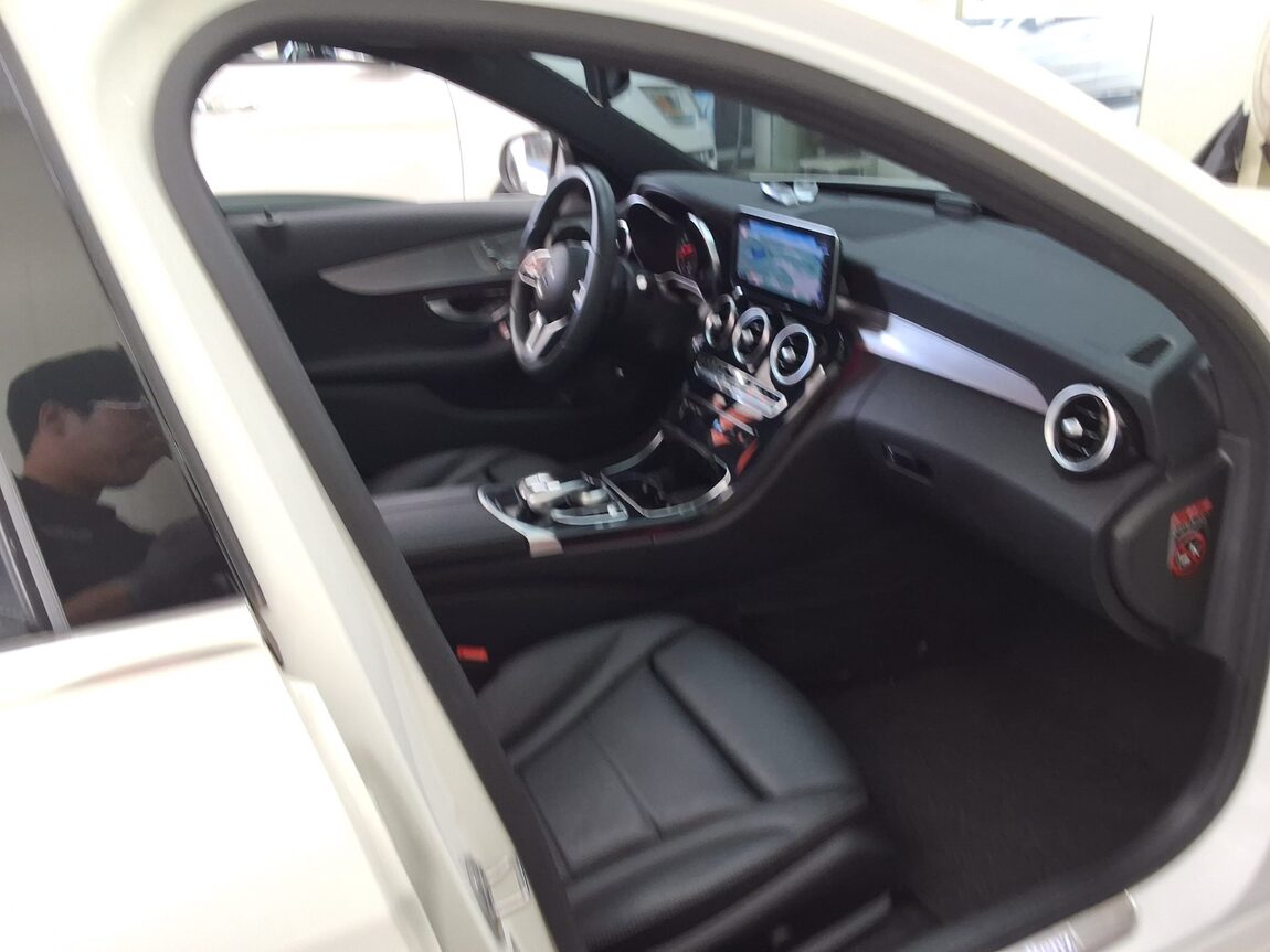 MERCEDES-BENZ C-CLASS (4TH GEN) C220 d 4MATIC AVANTGARDE 2020 - zdjęcie 15