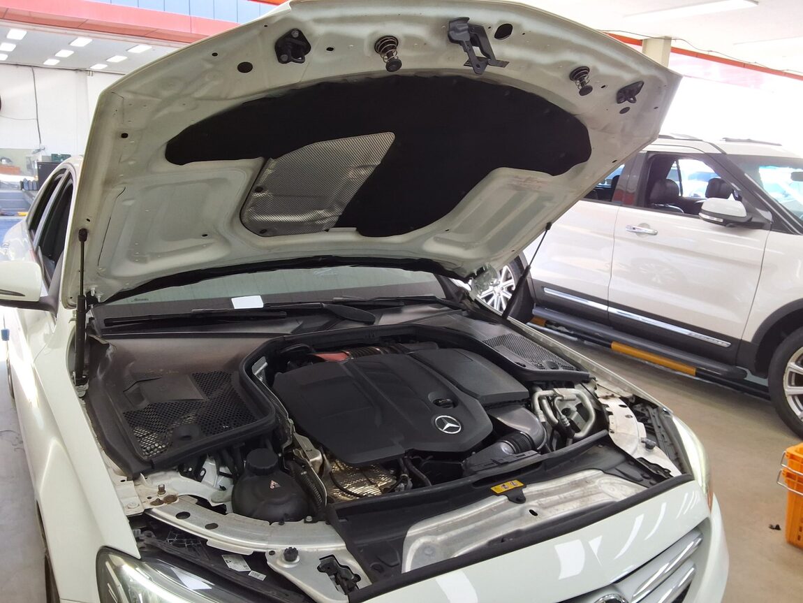 MERCEDES-BENZ C-CLASS (4TH GEN) C220 d 4MATIC AVANTGARDE 2020 - zdjęcie 18
