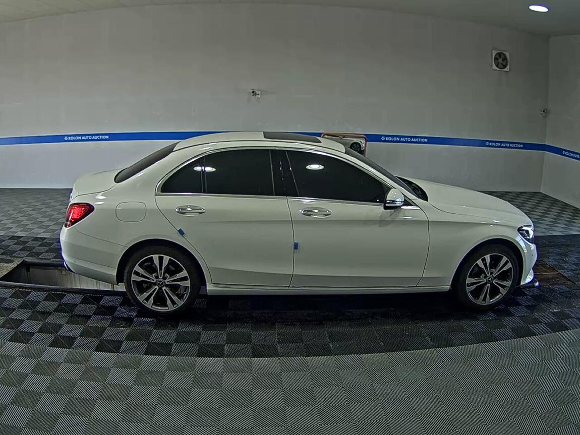 MERCEDES-BENZ C-CLASS (4TH GEN) C220 d 4MATIC AVANTGARDE 2020 - zdjęcie 4