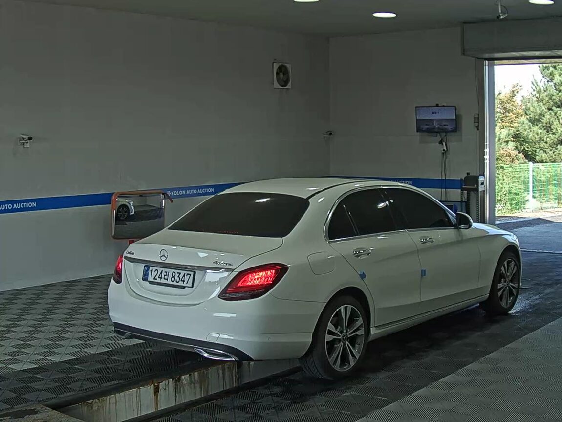 MERCEDES-BENZ C-CLASS (4TH GEN) C220 d 4MATIC AVANTGARDE 2020 - zdjęcie 5