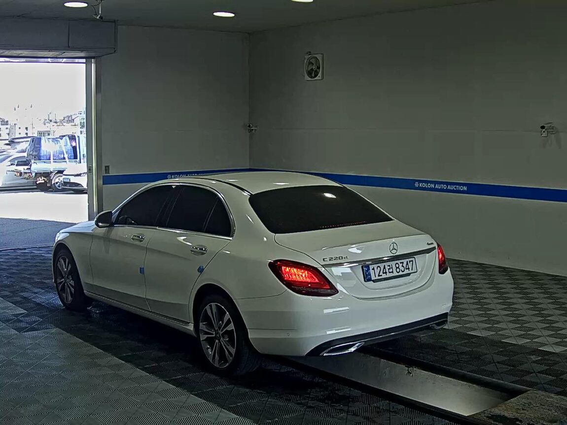 MERCEDES-BENZ C-CLASS (4TH GEN) C220 d 4MATIC AVANTGARDE 2020 - zdjęcie 6