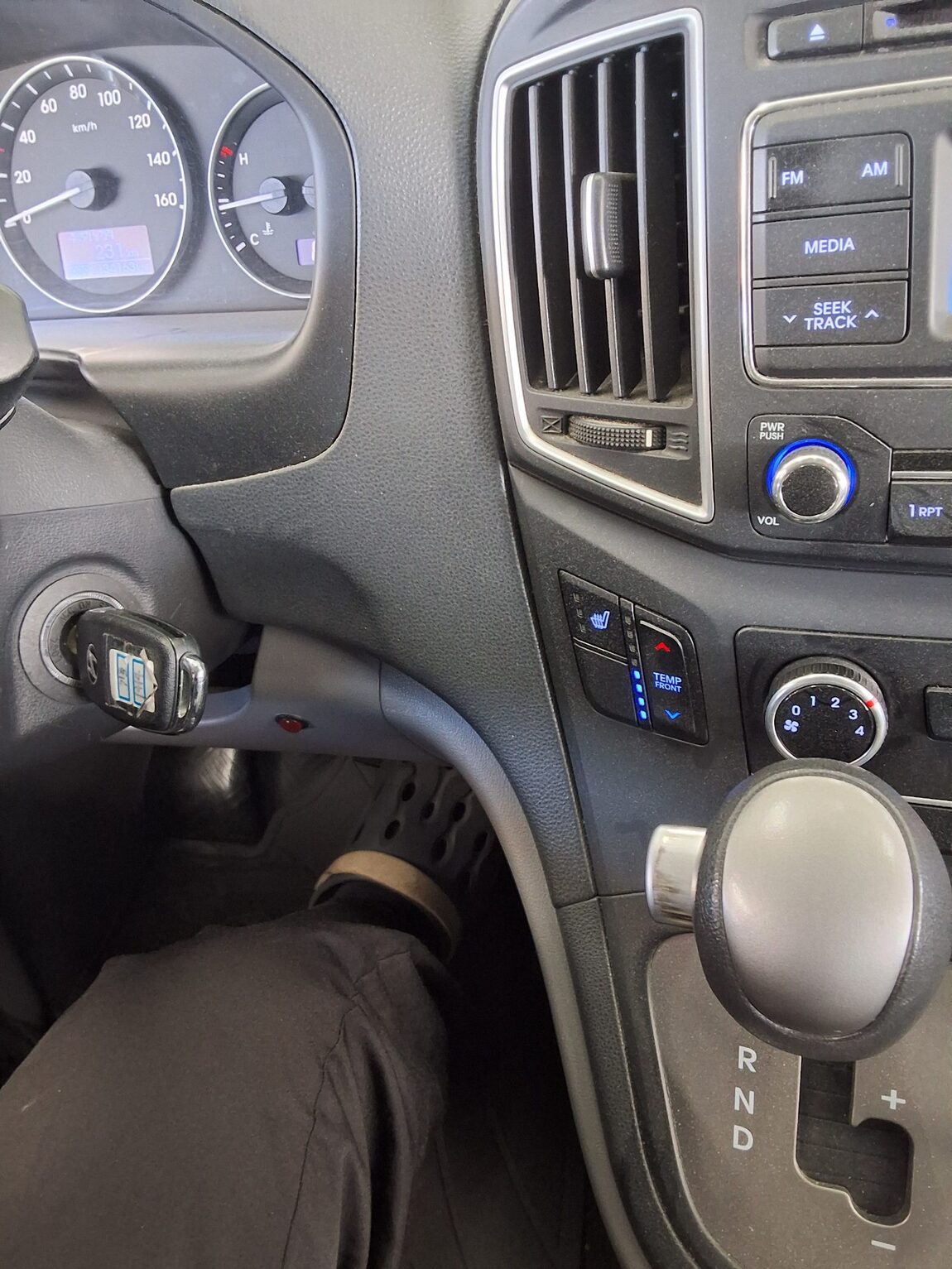 HYUNDAI THE NEW GRAND STAREX 12-SEATER DIESEL SMART 2021 - zdjęcie 17