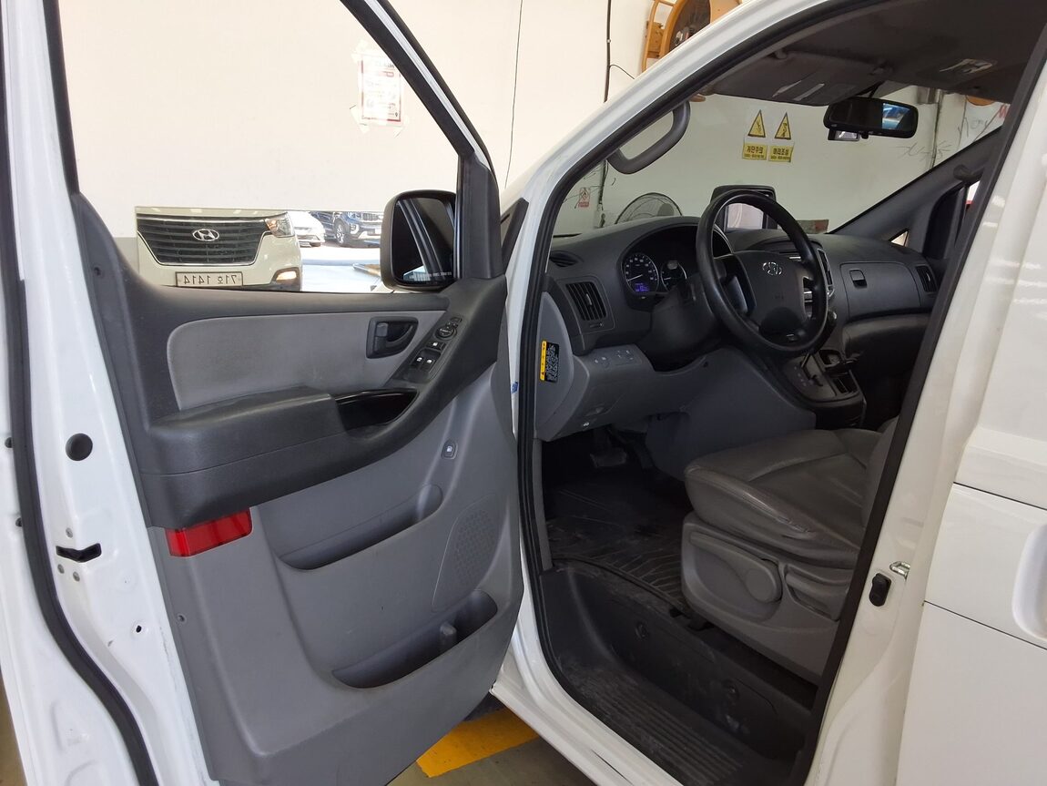 HYUNDAI THE NEW GRAND STAREX 12-SEATER DIESEL SMART 2021 - zdjęcie 10