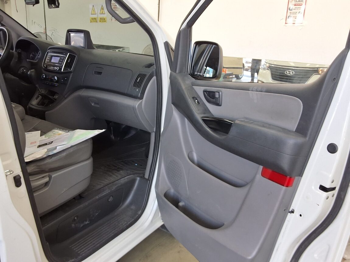 HYUNDAI THE NEW GRAND STAREX 12-SEATER DIESEL SMART 2021 - zdjęcie 14