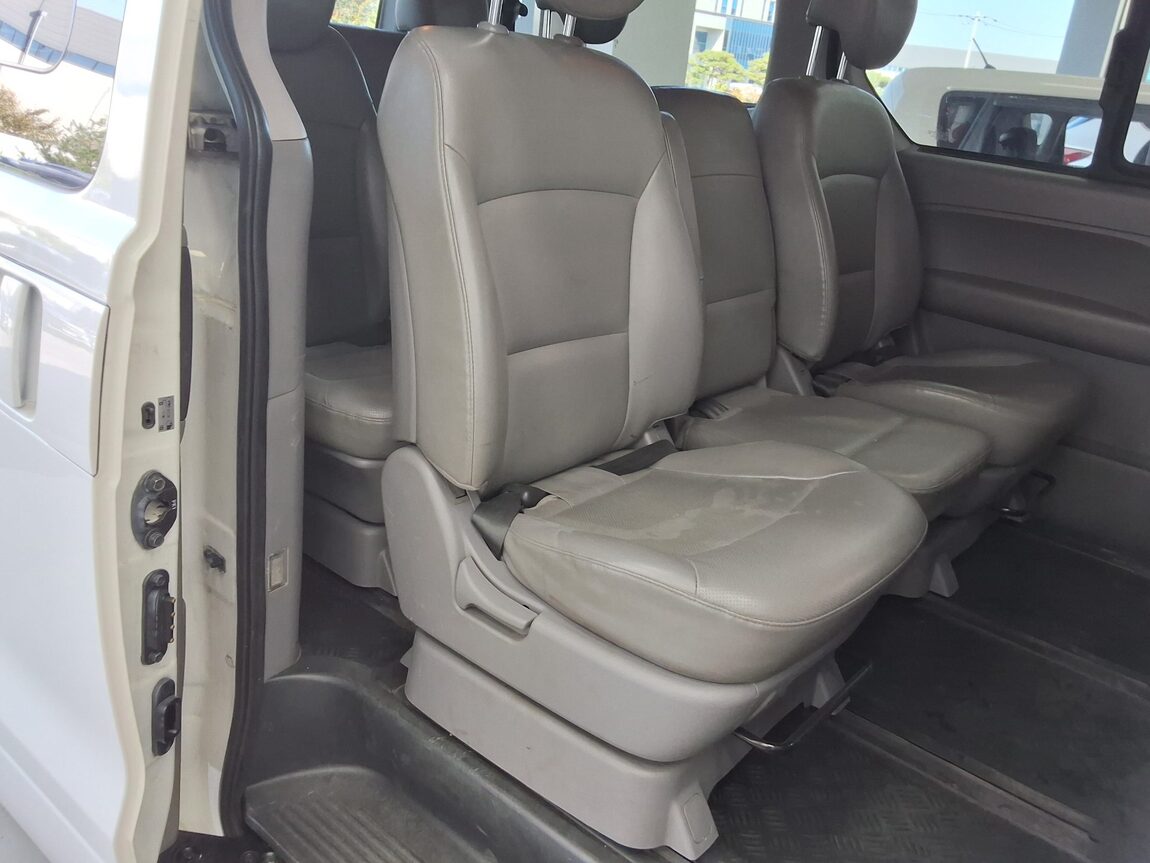 HYUNDAI THE NEW GRAND STAREX 12-SEATER DIESEL SMART 2021 - zdjęcie 13