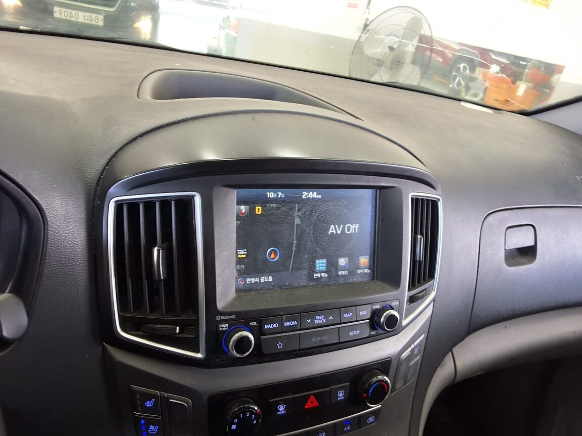 HYUNDAI THE NEW GRAND STAREX 3-SEATER DIESEL VAN SMART 2019 - zdjęcie 18