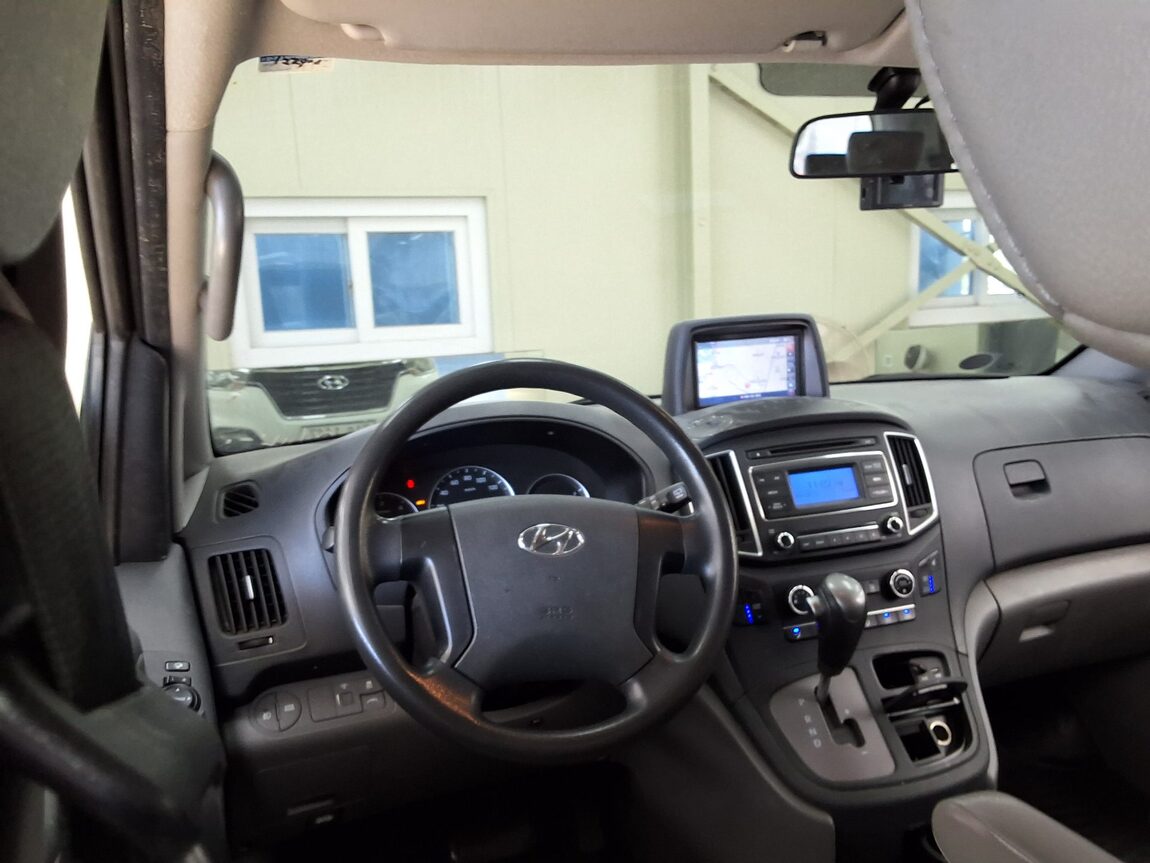 HYUNDAI THE NEW GRAND STAREX 11-SEATER DIESEL SMART 2021 - zdjęcie 12