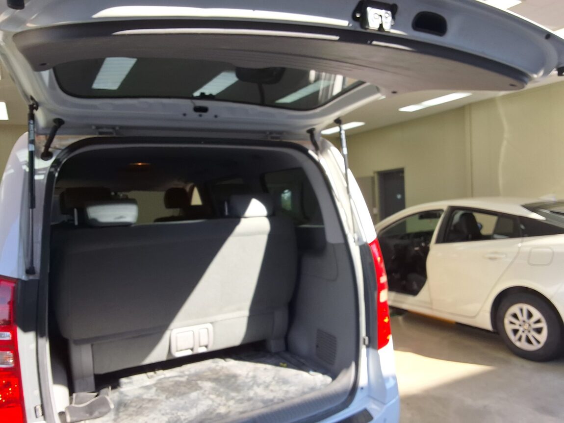 HYUNDAI THE NEW GRAND STAREX 11-SEATER DIESEL SMART 2021 - zdjęcie 16