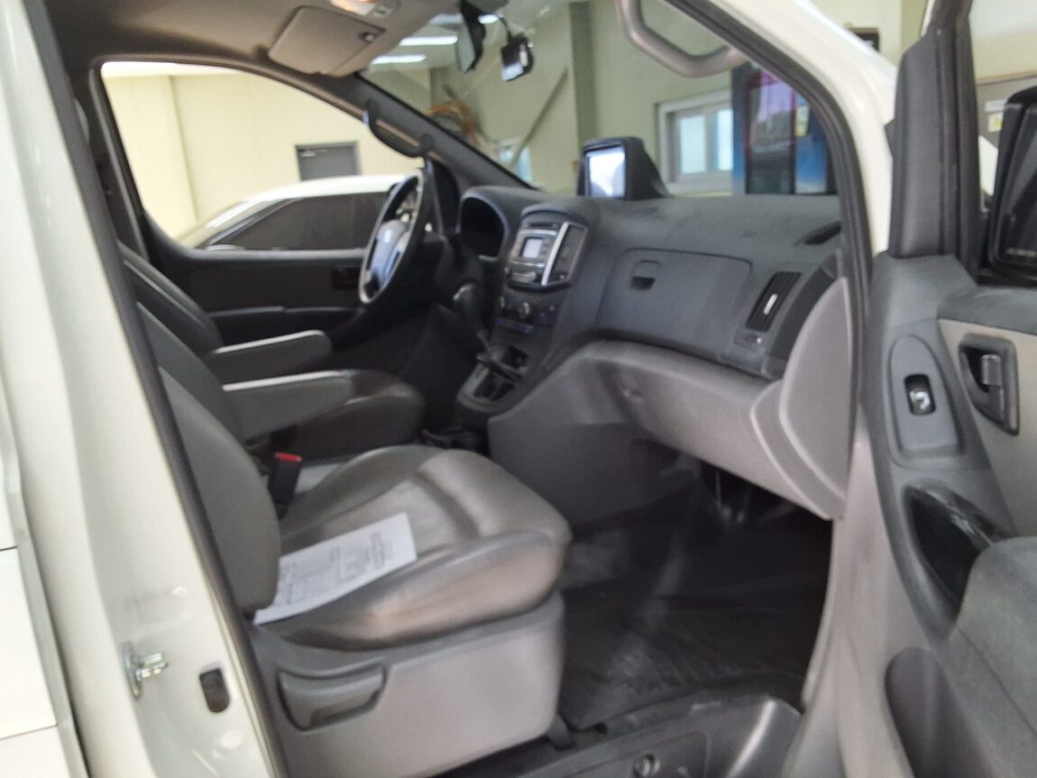 HYUNDAI THE NEW GRAND STAREX 11-SEATER DIESEL SMART 2021 - zdjęcie 15