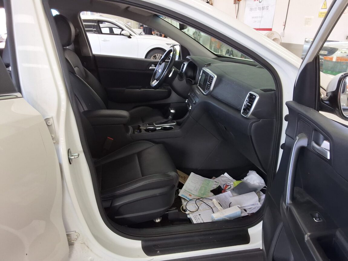 KIA SPORTAGE THE BOLD 1.6 DIESEL 2WD TRENDY 2022 - zdjęcie 14
