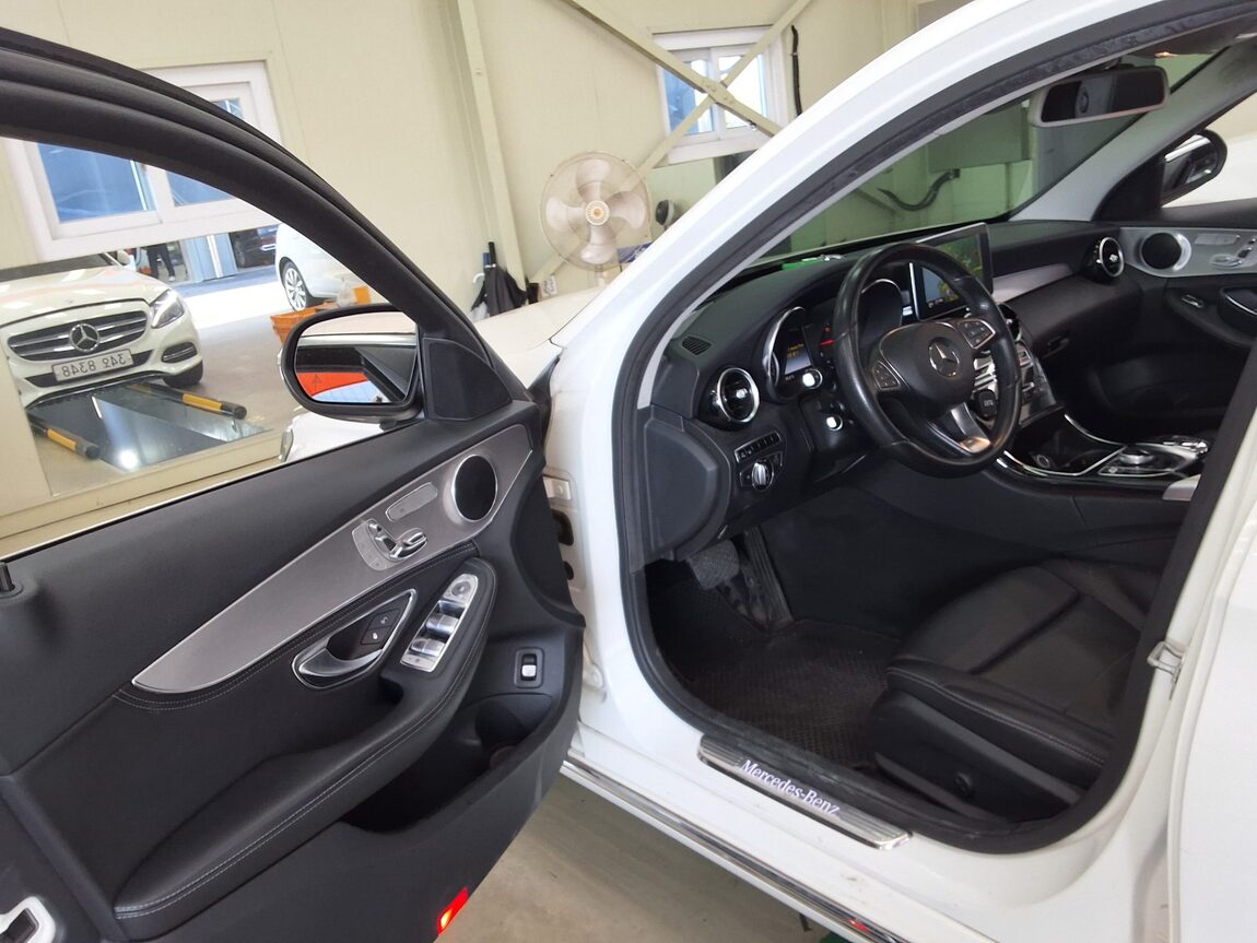 MERCEDES-BENZ C-CLASS (4TH GEN) C220 CDI BLUETEC AVANTGARDE 2015 - zdjęcie 11