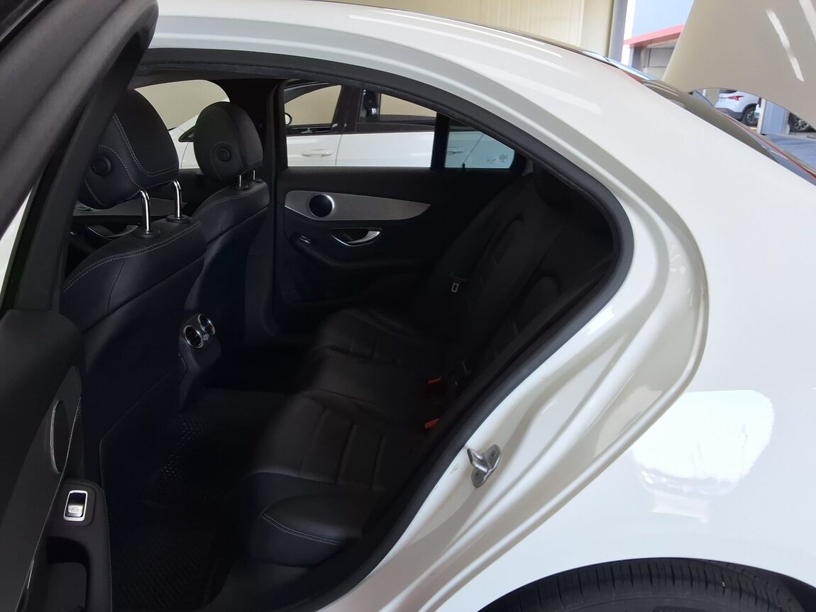 MERCEDES-BENZ C-CLASS (4TH GEN) C220 CDI BLUETEC AVANTGARDE 2015 - zdjęcie 13