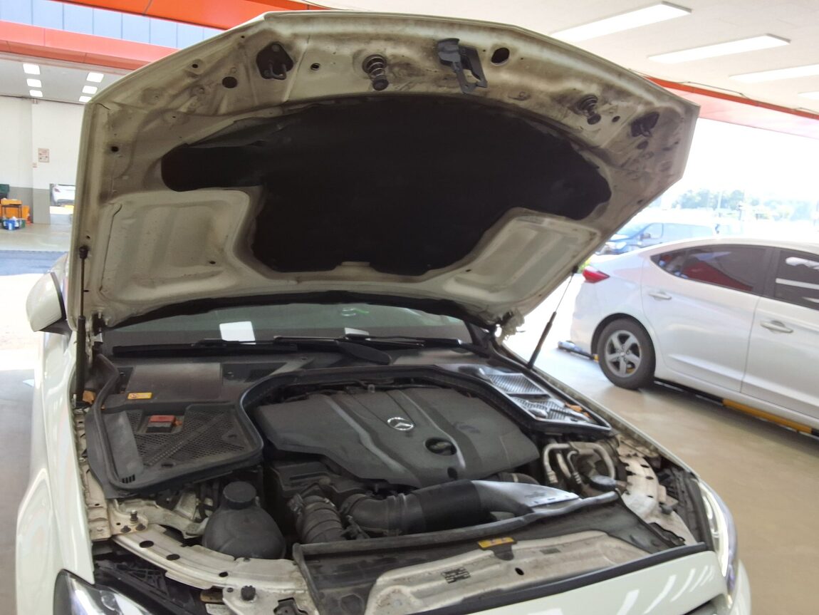 MERCEDES-BENZ C-CLASS (4TH GEN) C220 CDI BLUETEC AVANTGARDE 2015 - zdjęcie 18