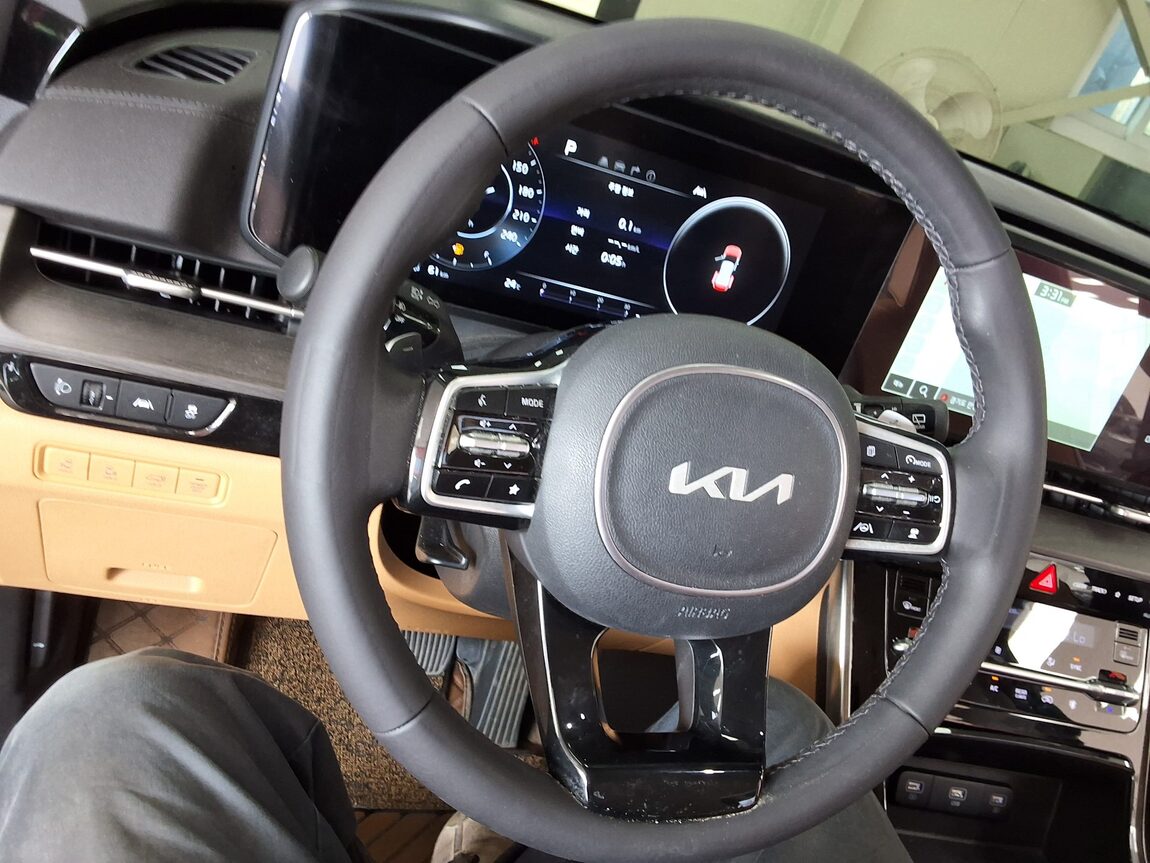 KIA NEW CARNIVAL (KA4) 9-SEATER GASOLINE SIGNATURE 2023 - zdjęcie 23