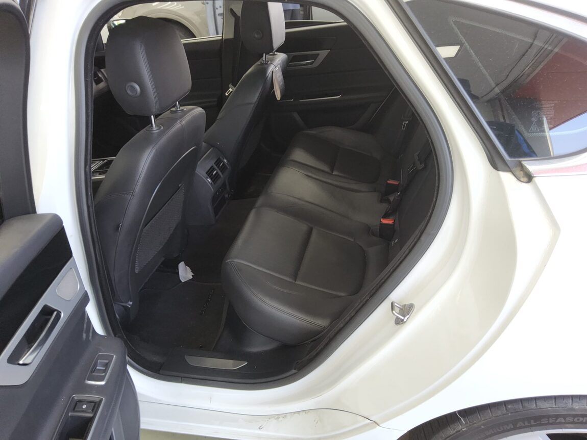 JAGUAR XF (2ND GEN) 2.0 20D AWD PRESTIGE 2018 - zdjęcie 12