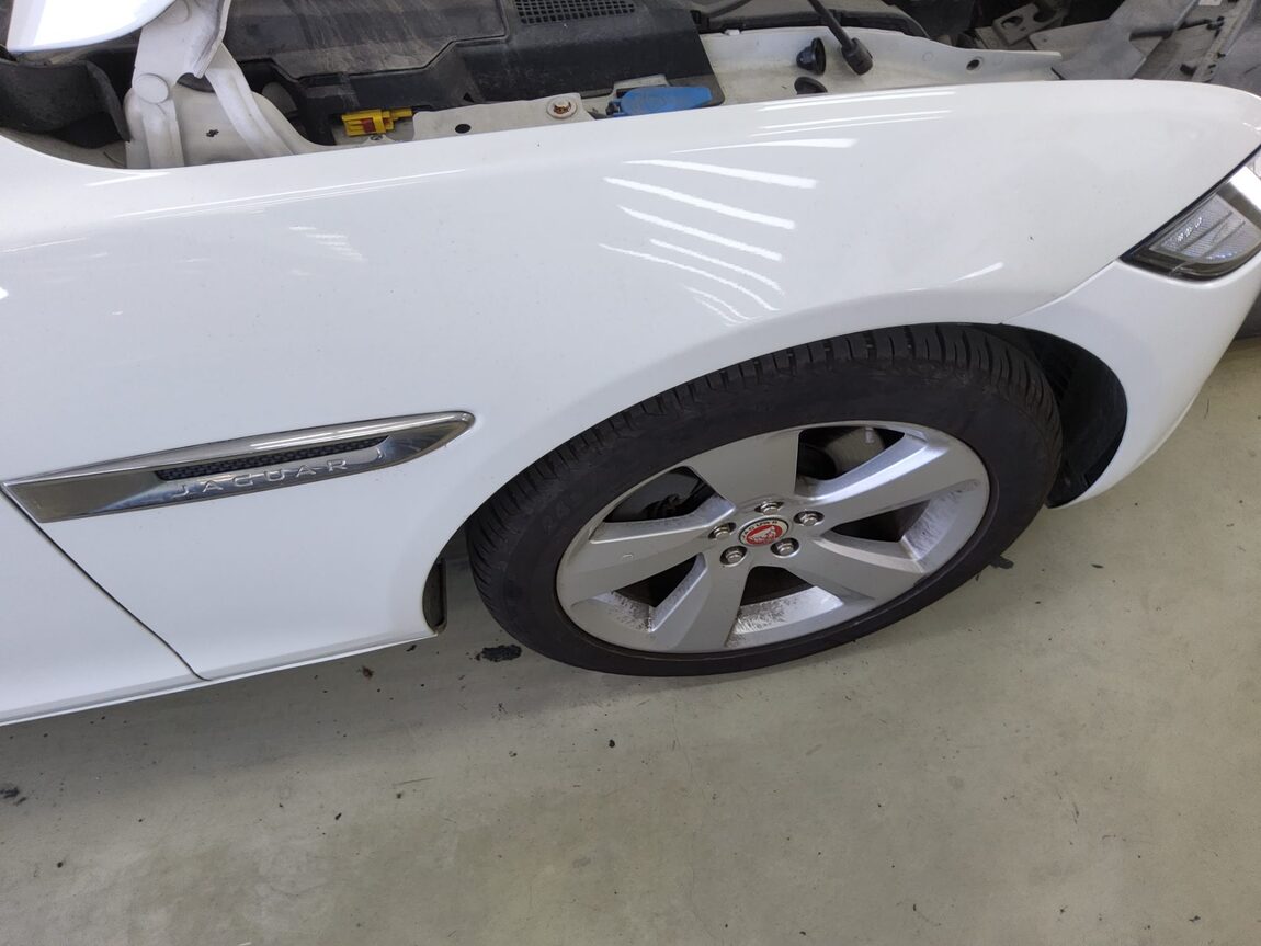 JAGUAR XF (2ND GEN) 2.0 20D AWD PRESTIGE 2018 - zdjęcie 22