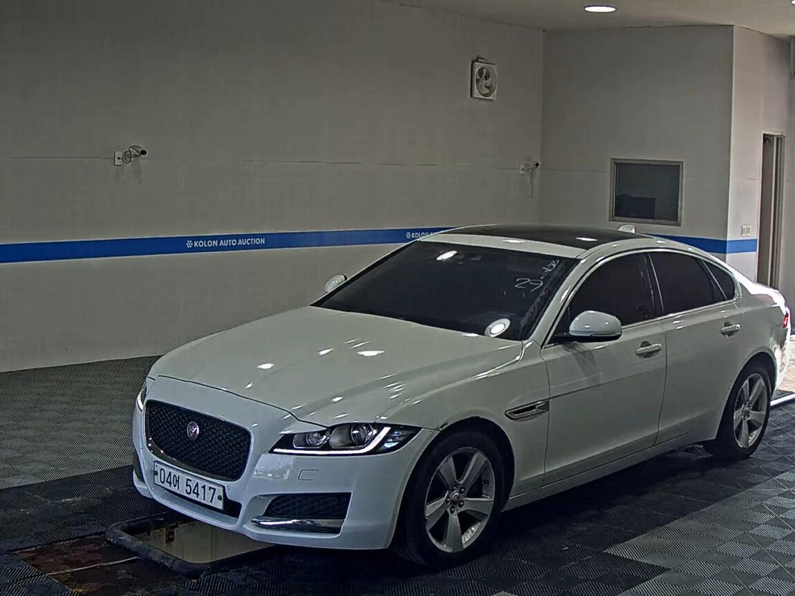JAGUAR XF (2ND GEN) 2.0 20D AWD PRESTIGE 2018 - zdjęcie 2