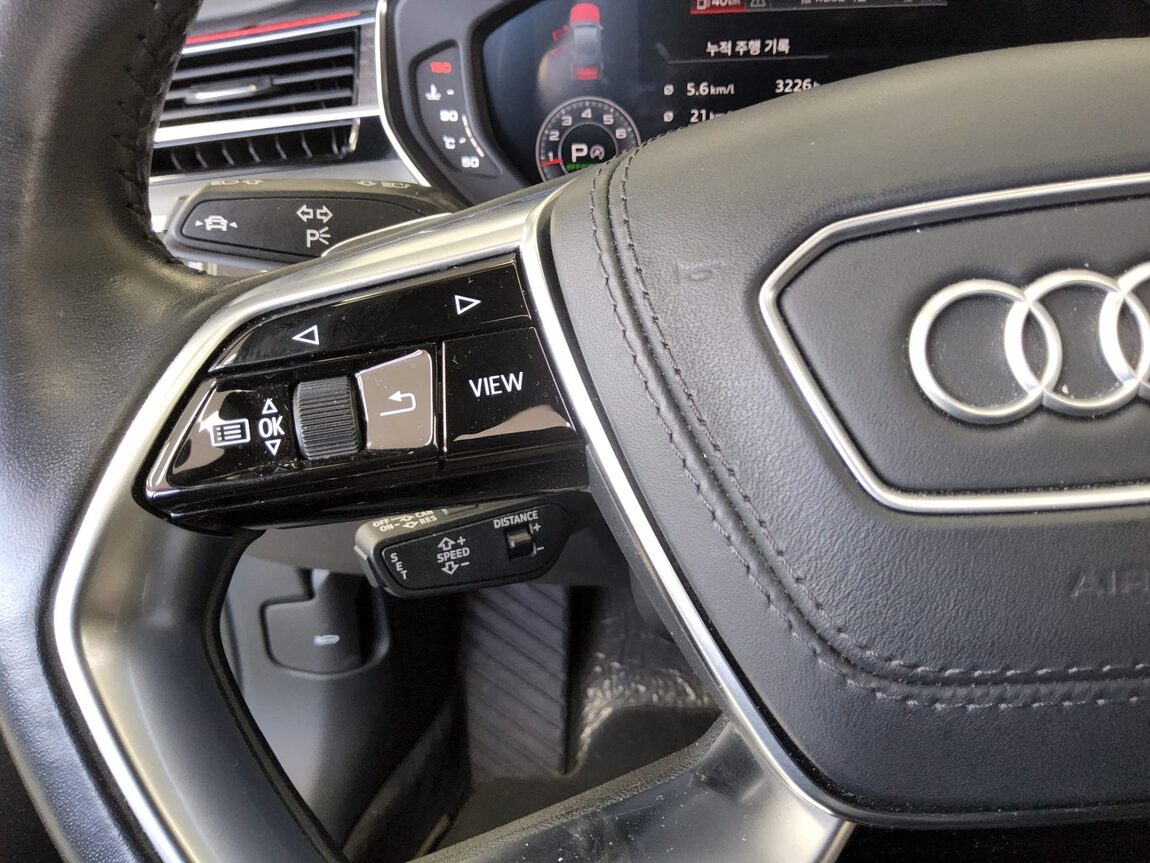 AUDI A8 (4TH GEN) L 60 TFSI QUATTRO 2020 - zdjęcie 17