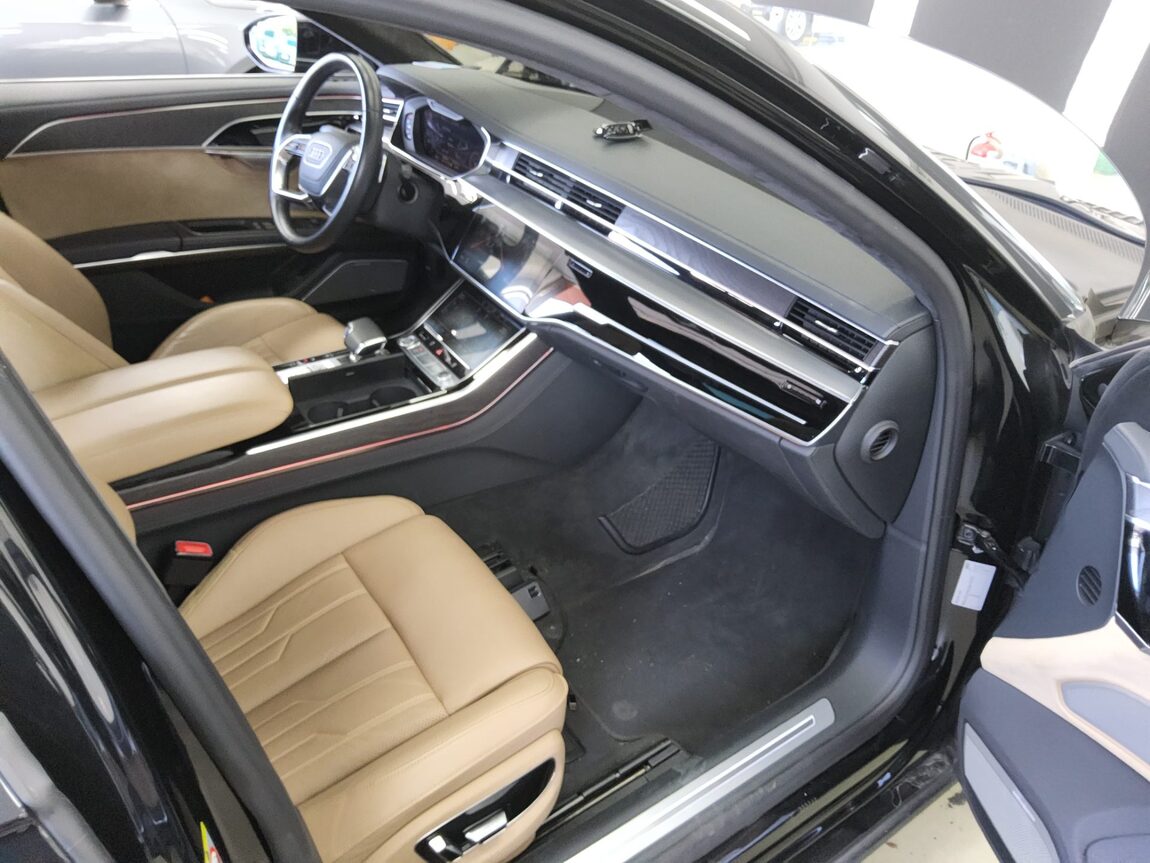AUDI A8 (4TH GEN) L 60 TFSI QUATTRO 2020 - zdjęcie 14