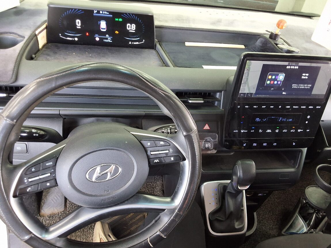 HYUNDAI STARIA 2.2 DIESEL TOURER 11-SEATER 2WD SMART 2022 - zdjęcie 11