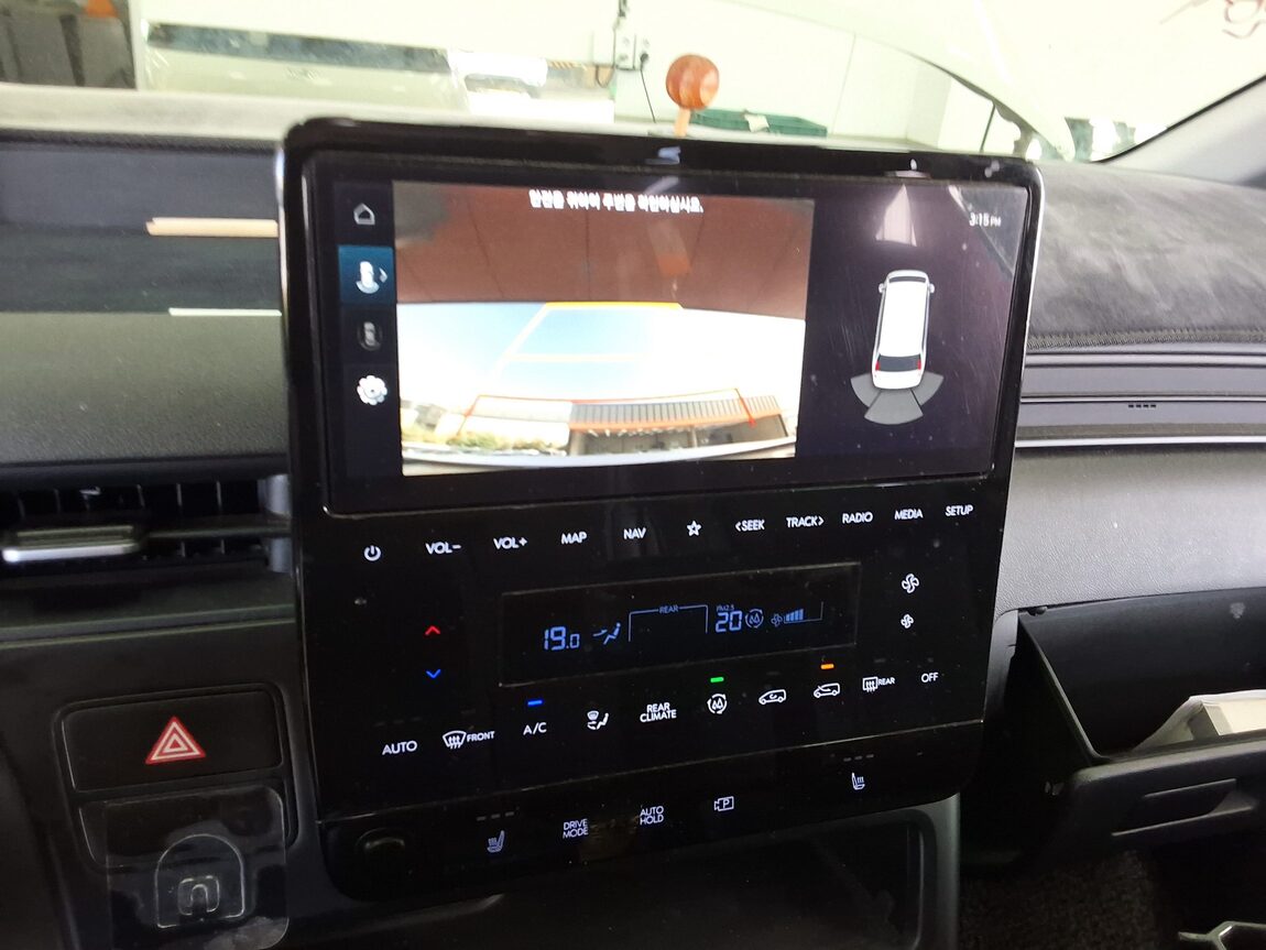 HYUNDAI STARIA 2.2 DIESEL TOURER 11-SEATER 2WD SMART 2022 - zdjęcie 17