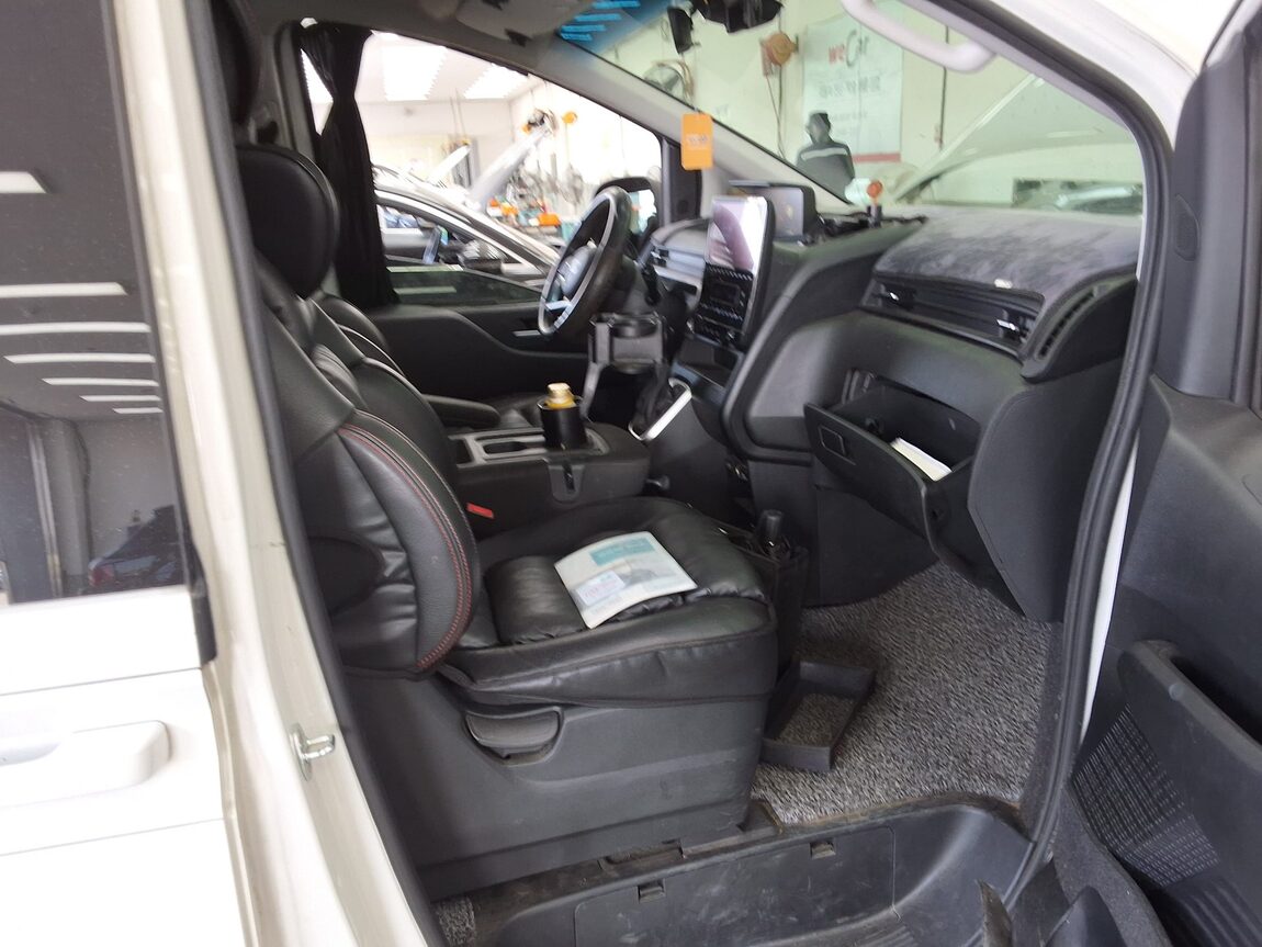 HYUNDAI STARIA 2.2 DIESEL TOURER 11-SEATER 2WD SMART 2022 - zdjęcie 14