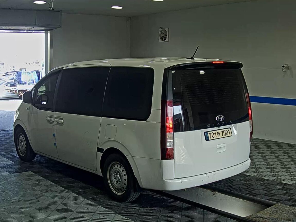 HYUNDAI STARIA 2.2 DIESEL TOURER 11-SEATER 2WD SMART 2022 - zdjęcie 6