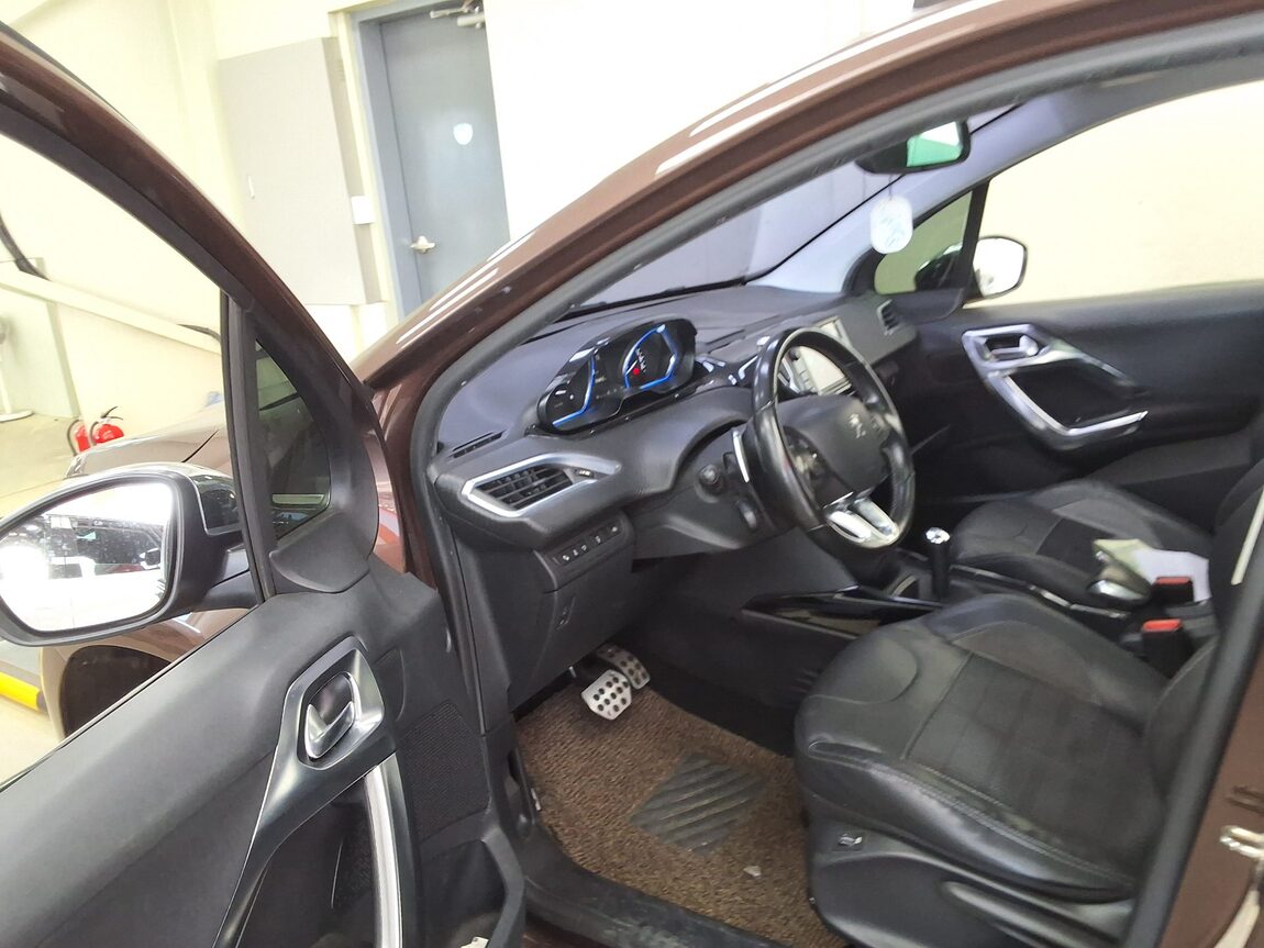 PEUGEOT 2008 1.6 e-HDi FELINE L 2016 - zdjęcie 11