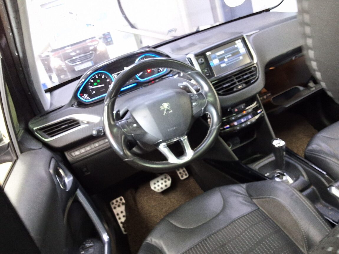 PEUGEOT 2008 1.6 e-HDi FELINE L 2016 - zdjęcie 12
