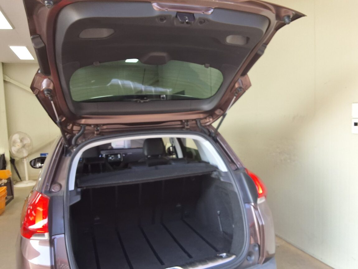 PEUGEOT 2008 1.6 e-HDi FELINE L 2016 - zdjęcie 16
