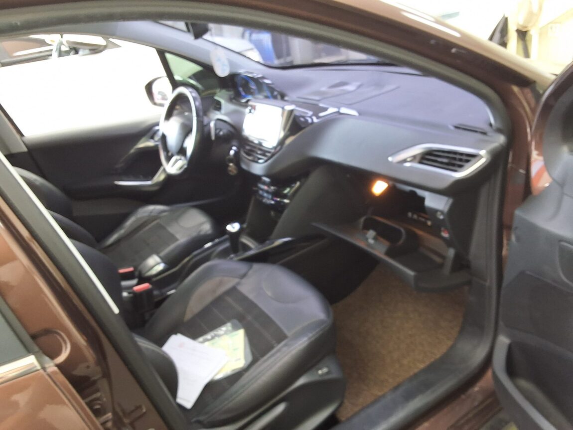 PEUGEOT 2008 1.6 e-HDi FELINE L 2016 - zdjęcie 15