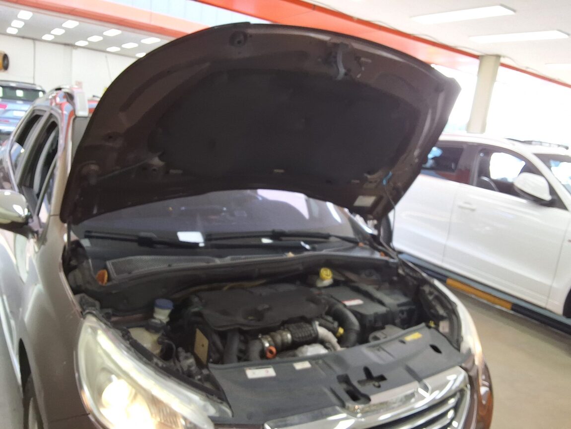 PEUGEOT 2008 1.6 e-HDi FELINE L 2016 - zdjęcie 18