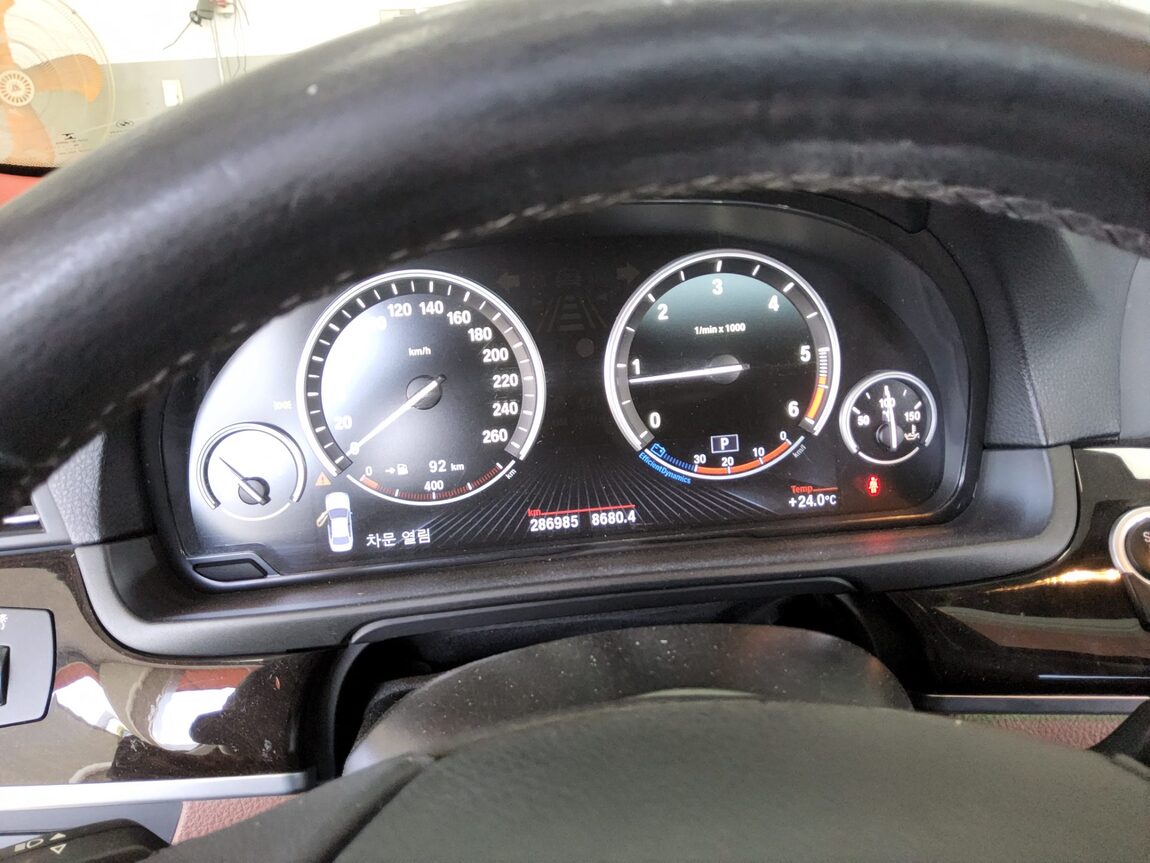 BMW 5 SERIES (6TH GEN) 520d 2013 - zdjęcie 9