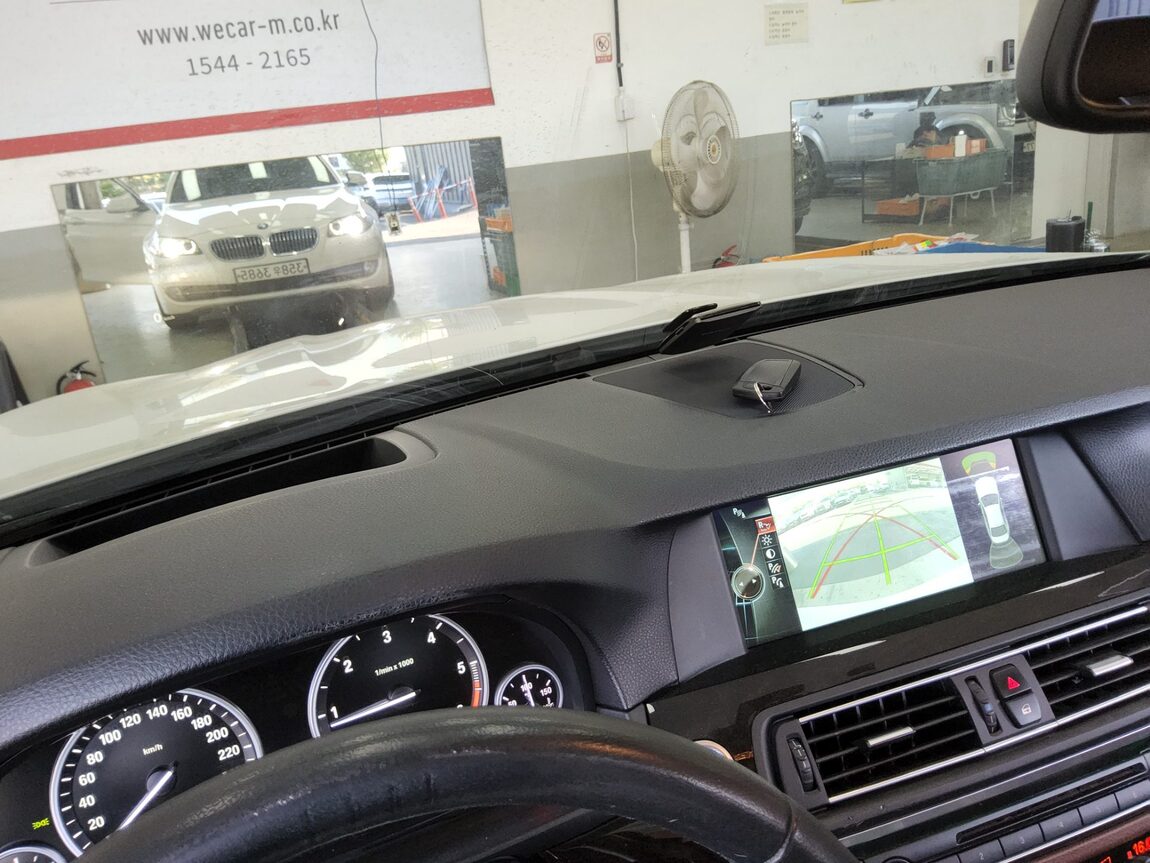 BMW 5 SERIES (6TH GEN) 520d 2013 - zdjęcie 17