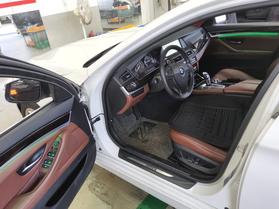BMW 5 SERIES (6TH GEN) 520d 2013 - zdjęcie 10