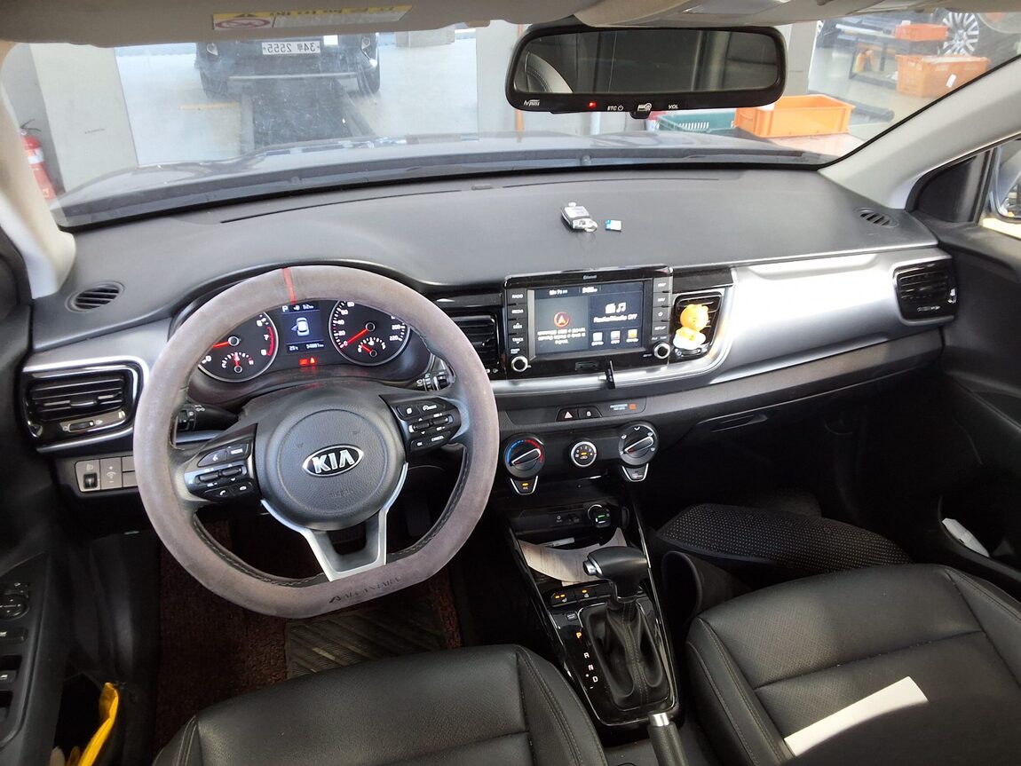 KIA STONIC 1.4 GASOLINE TRENDY 2018 - zdjęcie 11
