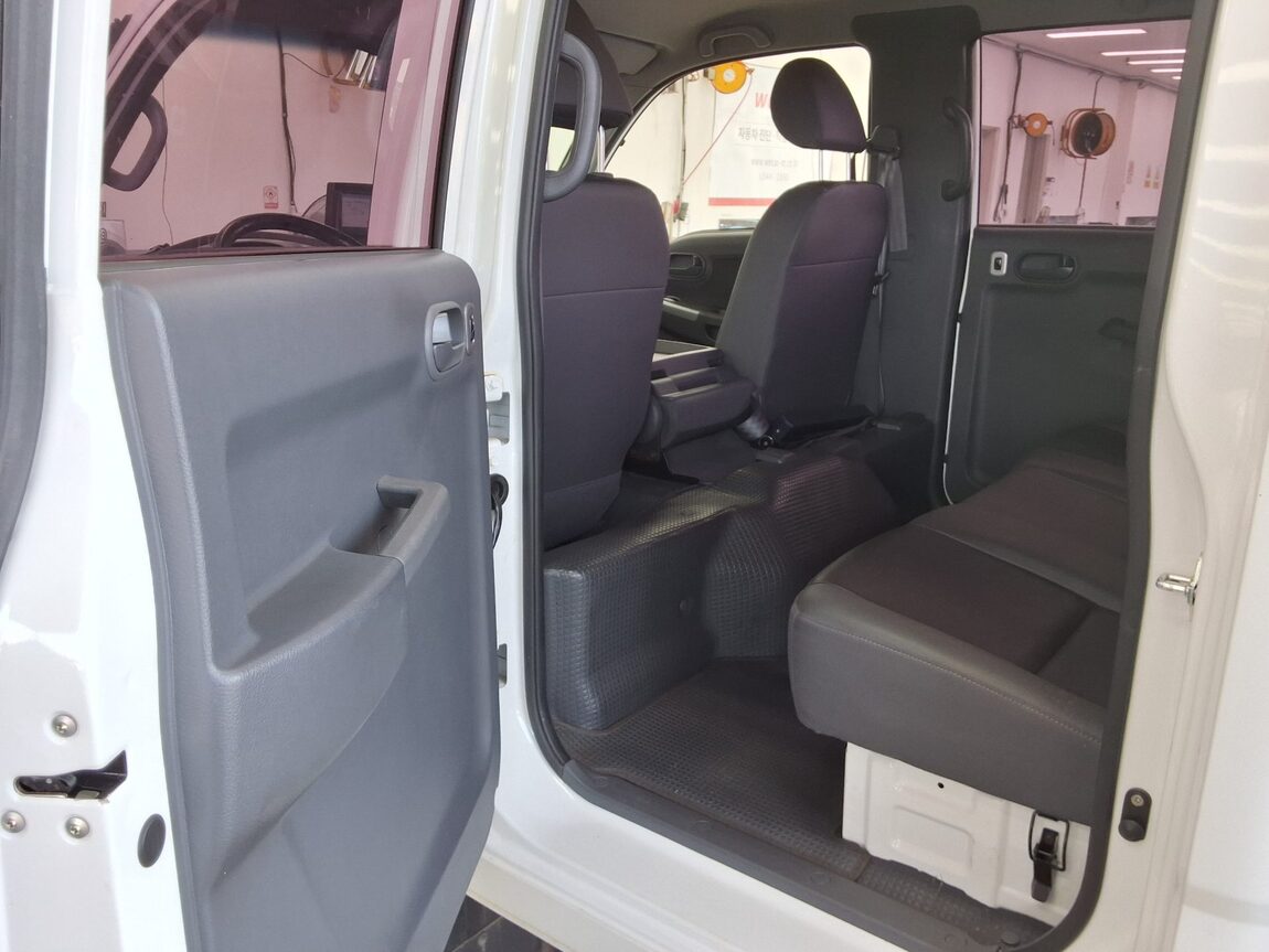 KIA THE NEW BONGO III CARGO 1 TON DOUBLE CAB EXTRA LONG WHEELBASE L 2020 - zdjęcie 12