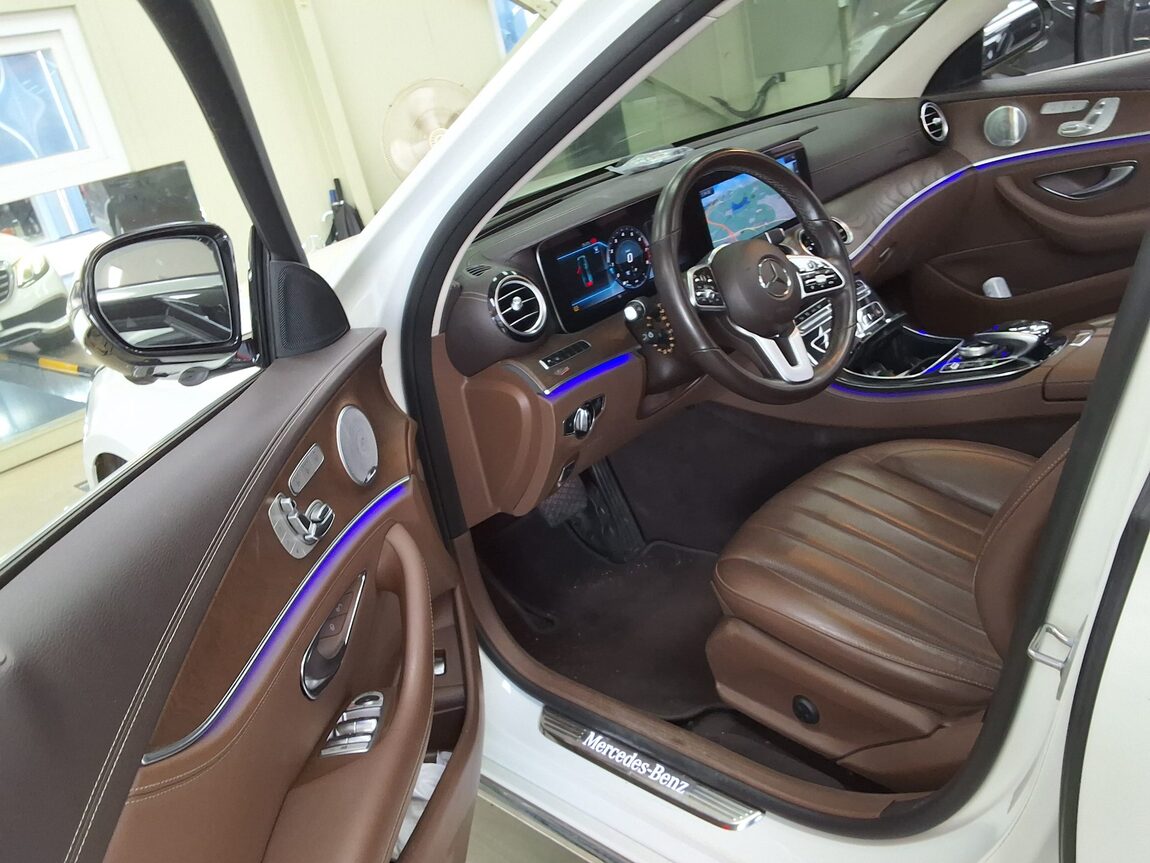 MERCEDES-BENZ E-CLASS (5TH GEN) E300 4MATIC AVANTGARDE 2019 - zdjęcie 11