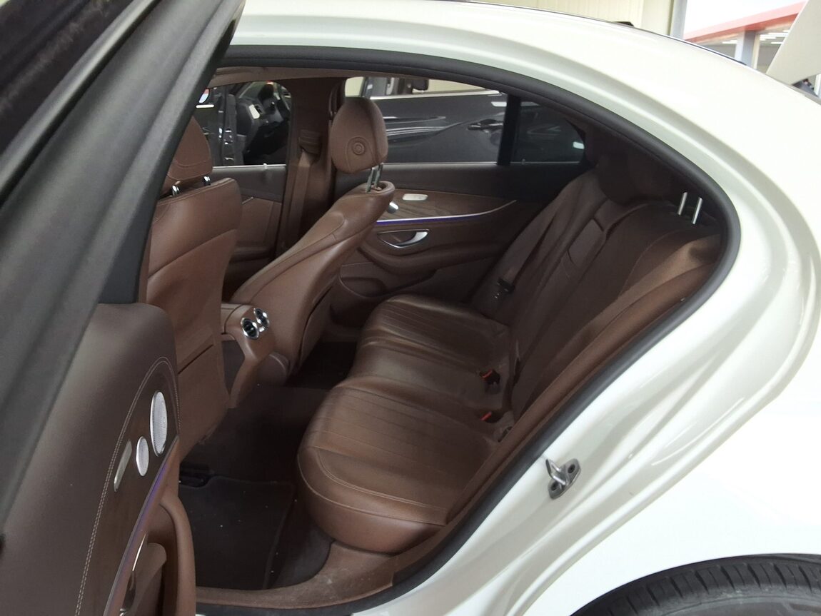 MERCEDES-BENZ E-CLASS (5TH GEN) E300 4MATIC AVANTGARDE 2019 - zdjęcie 13
