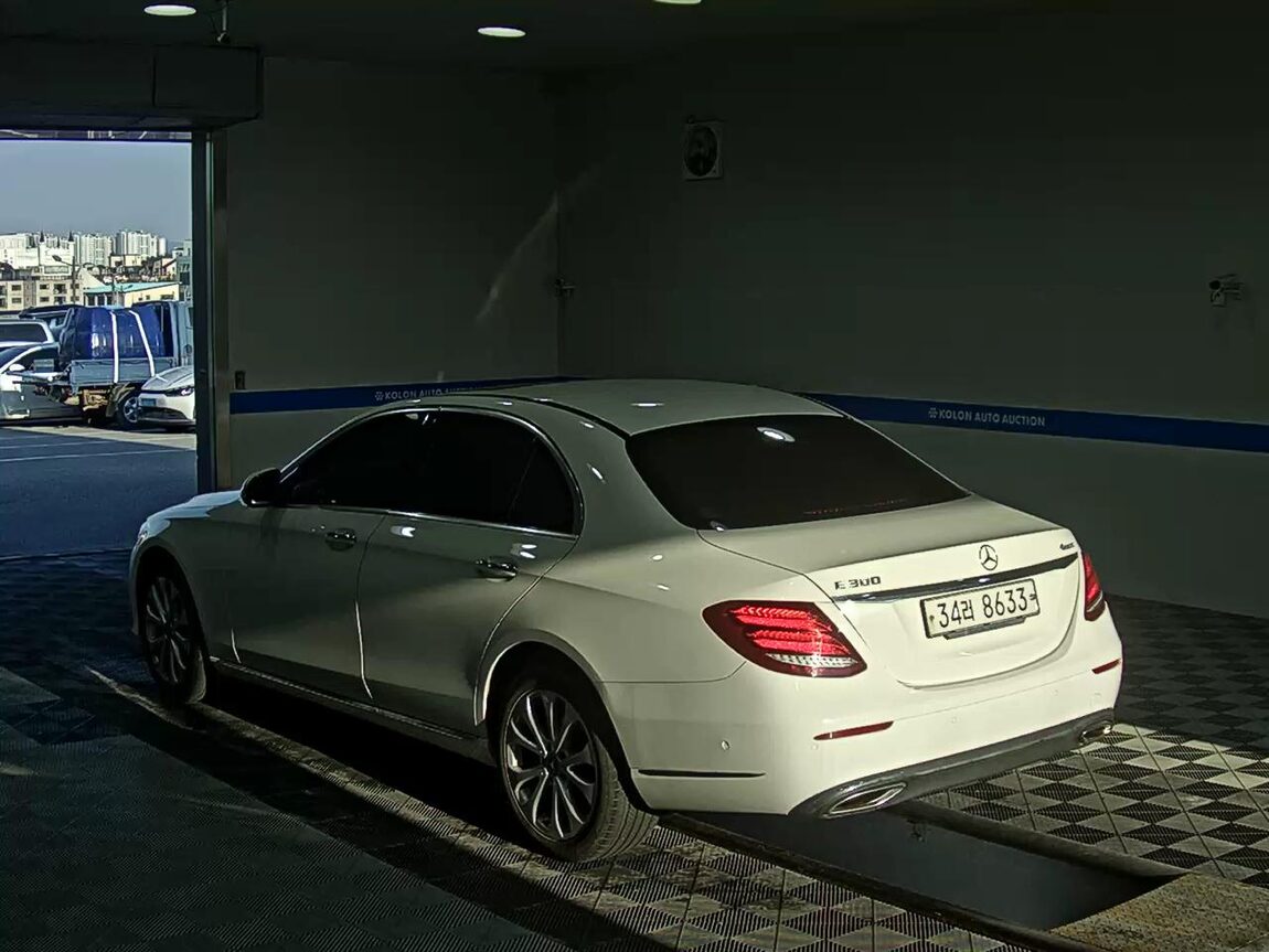 MERCEDES-BENZ E-CLASS (5TH GEN) E300 4MATIC AVANTGARDE 2019 - zdjęcie 6