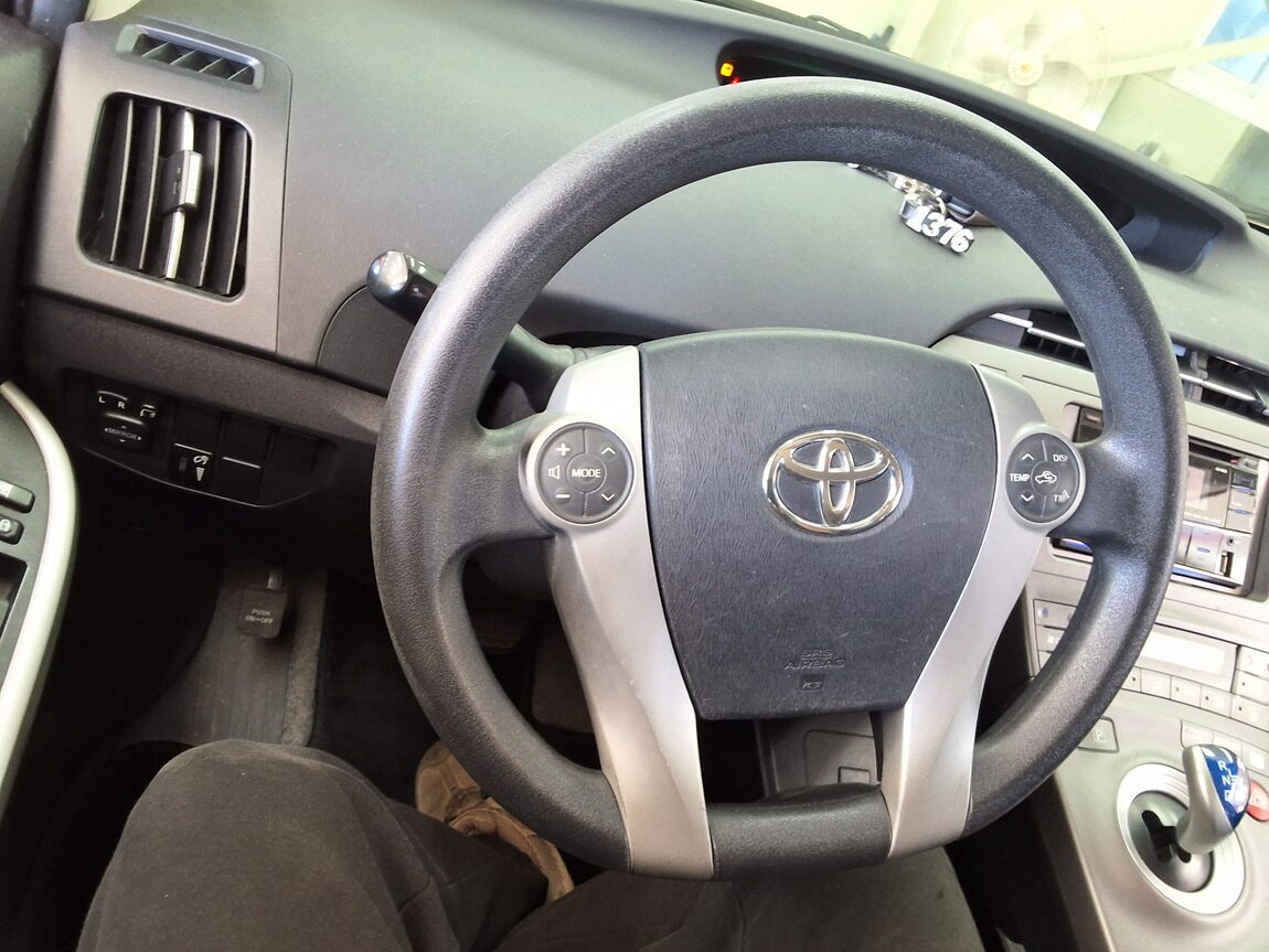 TOYOTA PRIUS (3RD GEN) 1.8 2012 - zdjęcie 23