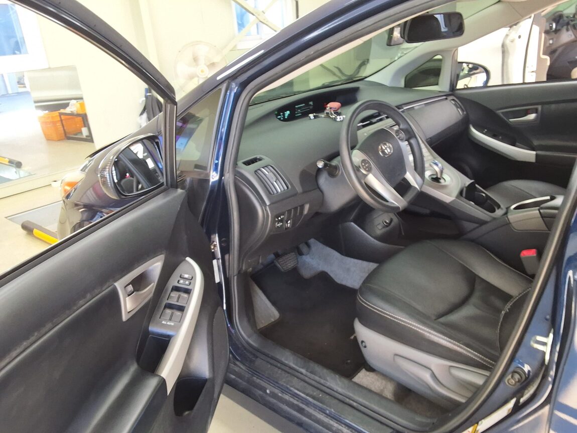 TOYOTA PRIUS (3RD GEN) 1.8 2012 - zdjęcie 11
