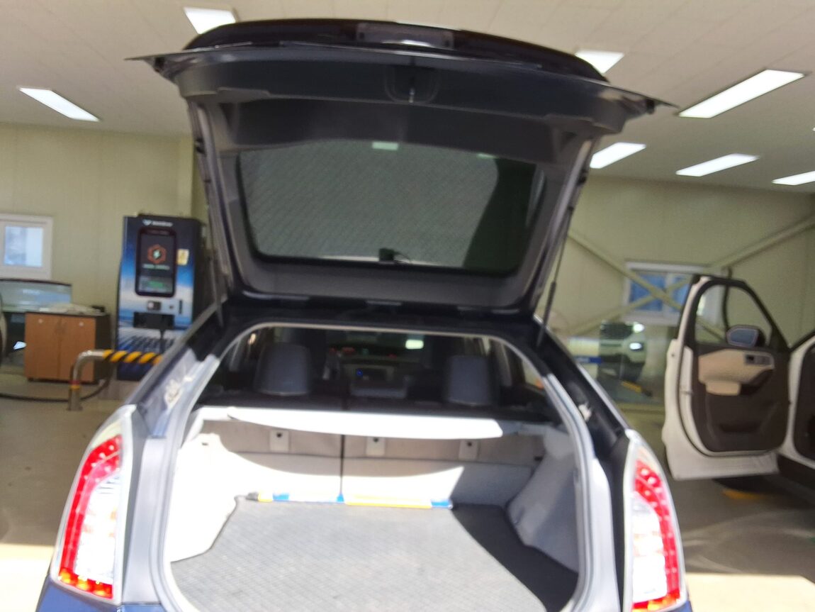 TOYOTA PRIUS (3RD GEN) 1.8 2012 - zdjęcie 16
