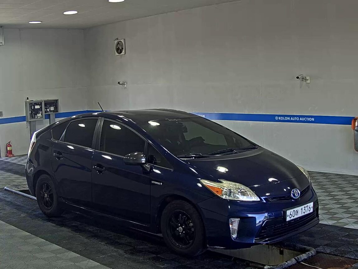 TOYOTA PRIUS (3RD GEN) 1.8 2012 - zdjęcie 3