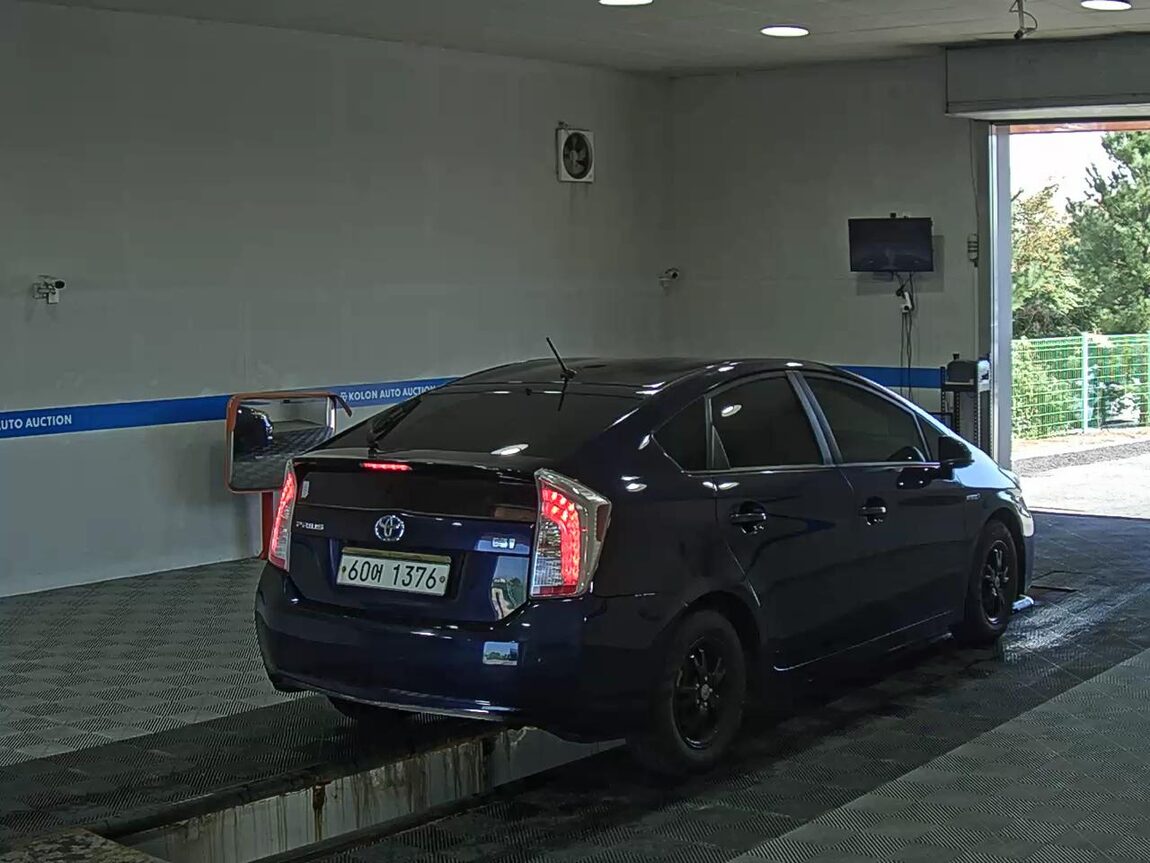 TOYOTA PRIUS (3RD GEN) 1.8 2012 - zdjęcie 5