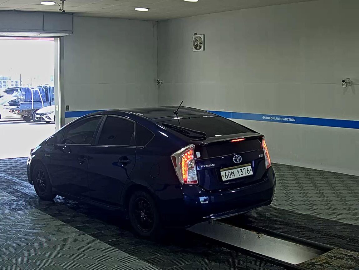 TOYOTA PRIUS (3RD GEN) 1.8 2012 - zdjęcie 6
