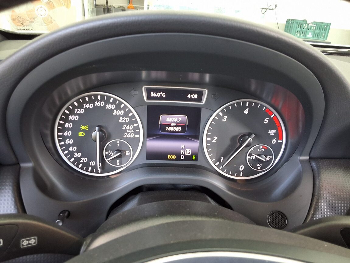 MERCEDES-BENZ A-CLASS (3RD GEN) A200 CDI STYLE 2015 - zdjęcie 9