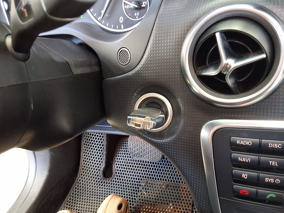 MERCEDES-BENZ A-CLASS (3RD GEN) A200 CDI STYLE 2015 - zdjęcie 18